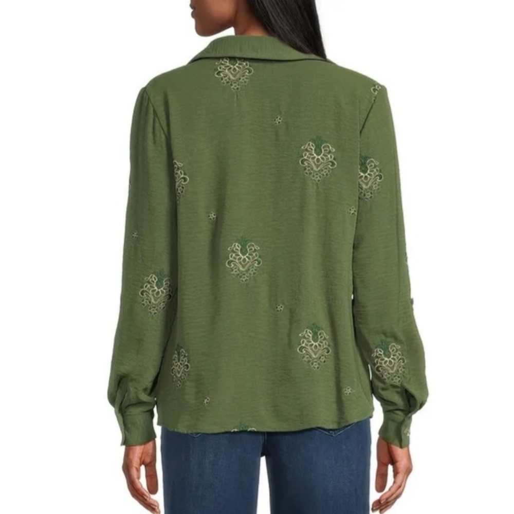 Figueroa & Flower Green Embroidered Spread Collar with Long Roll-Tab Sleeves - Picture 2 of 10